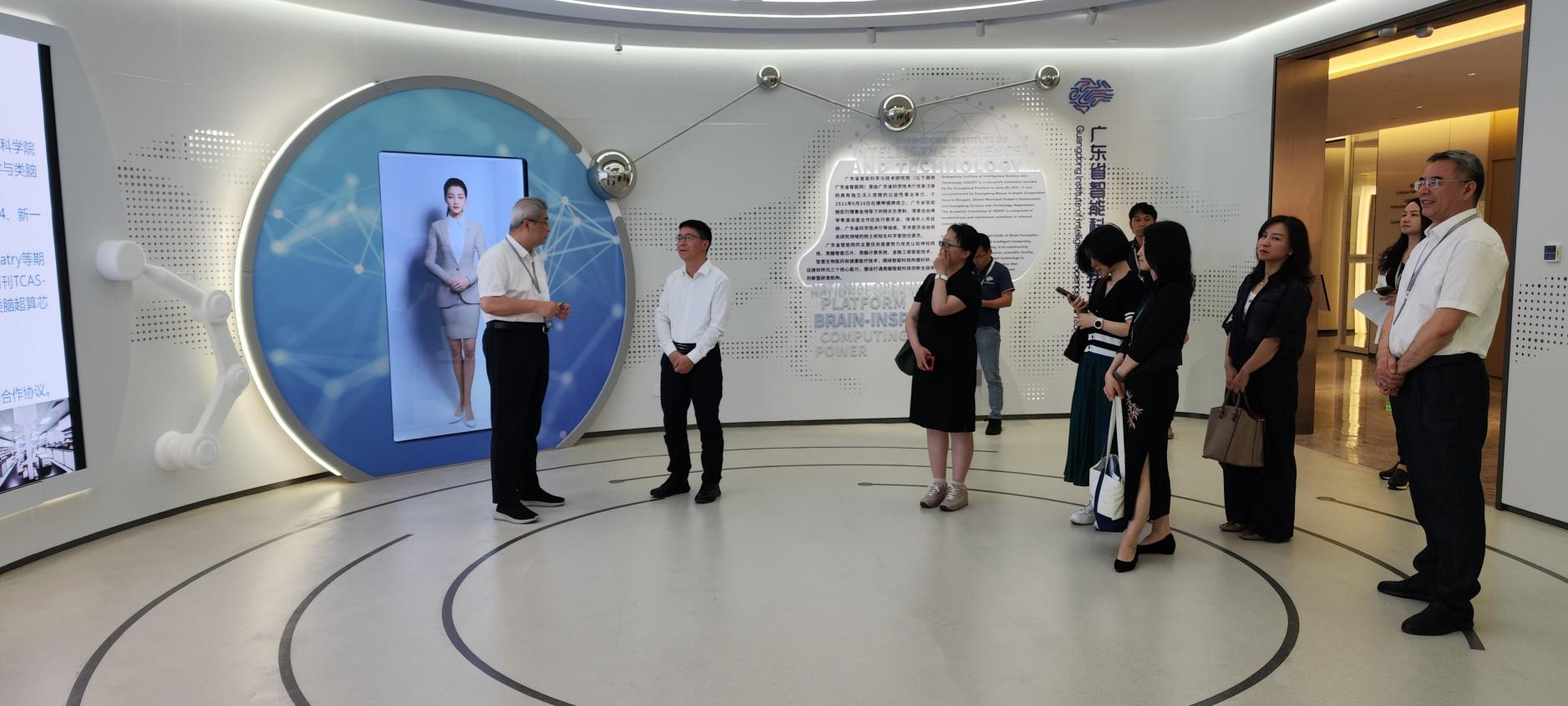 广东省科学技术厅梁勤儒副厅长一行莅临广东省智能院调研指导